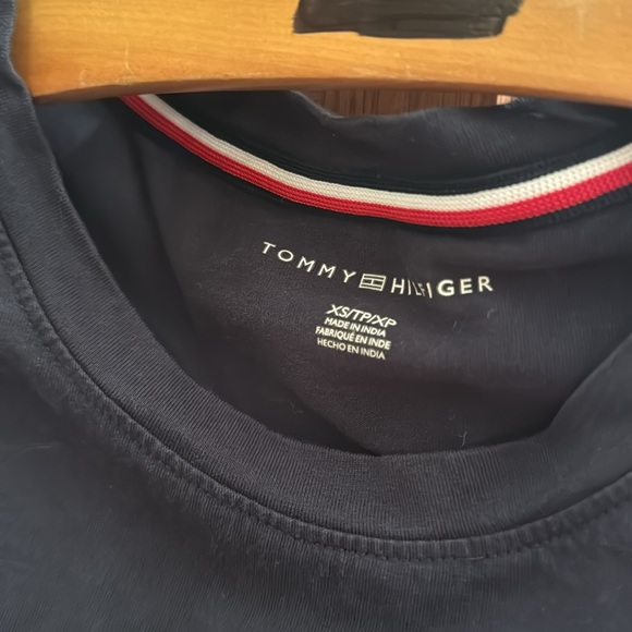 Tommy Hilfiger size xs can fit to small ,good condition - Picture 2 of 2